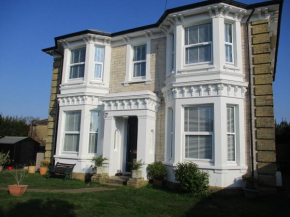 Lovely Spacious 3 Bedded First Floor Apartment
